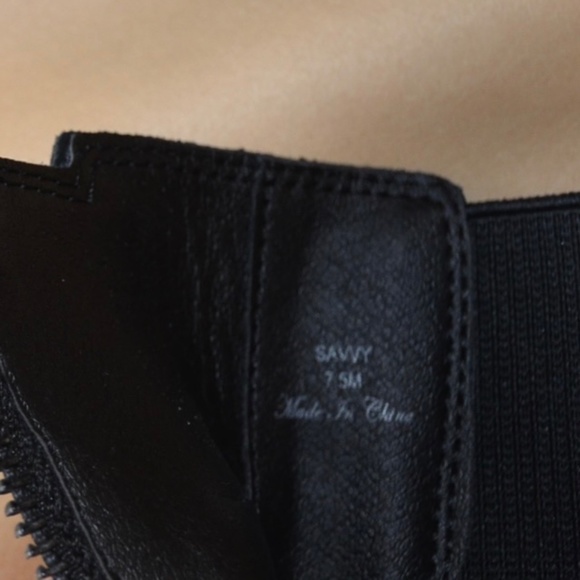 Donald Pliner Savvy Lug Ankle Boot - Picture 8 of 8